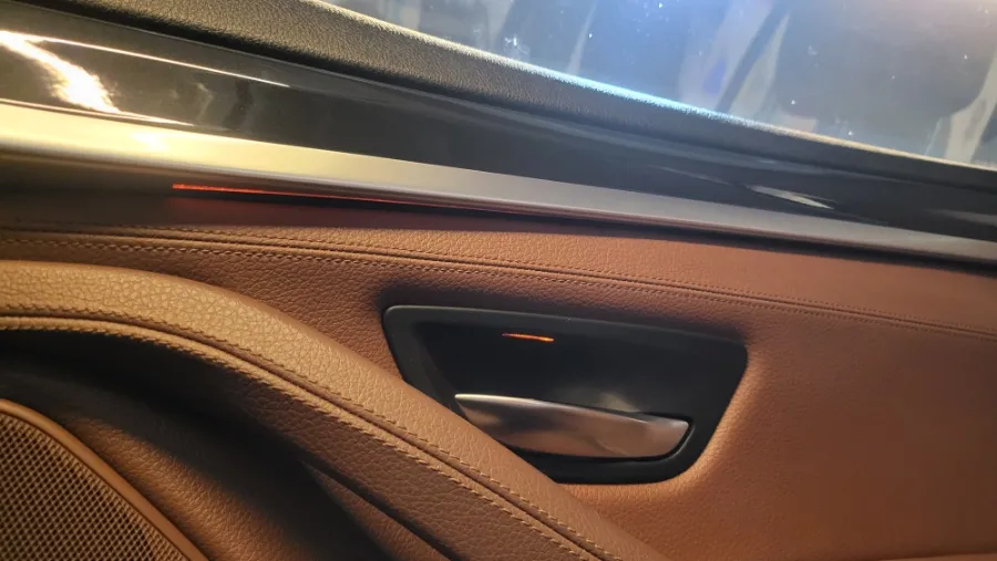 BMW 5 Series F10 ambient lighting - BMW 5 Series F10 Ambient Lighting Review: Cost & Results photo 3