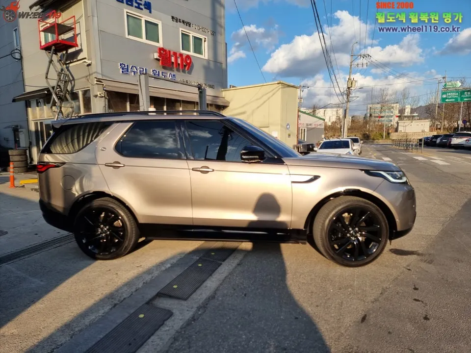 Land Rover Discoveryのホイールリペア・塗装事例 施工写真 2-2