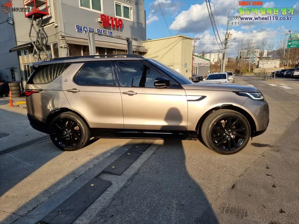 Land Rover Discoveryのホイールリペア・塗装事例 施工写真 3-2