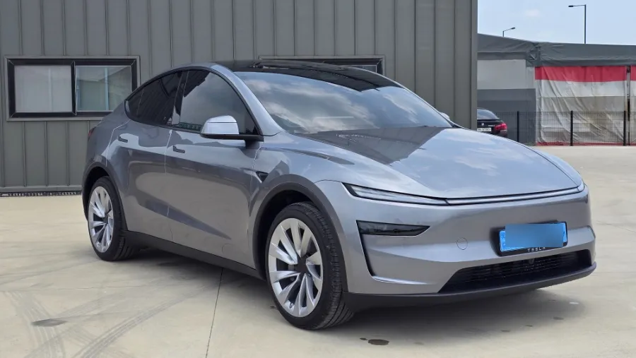 Tesla Model Yのカーフィルム施工事例｜費用目安・仕上がり 施工写真 1-2