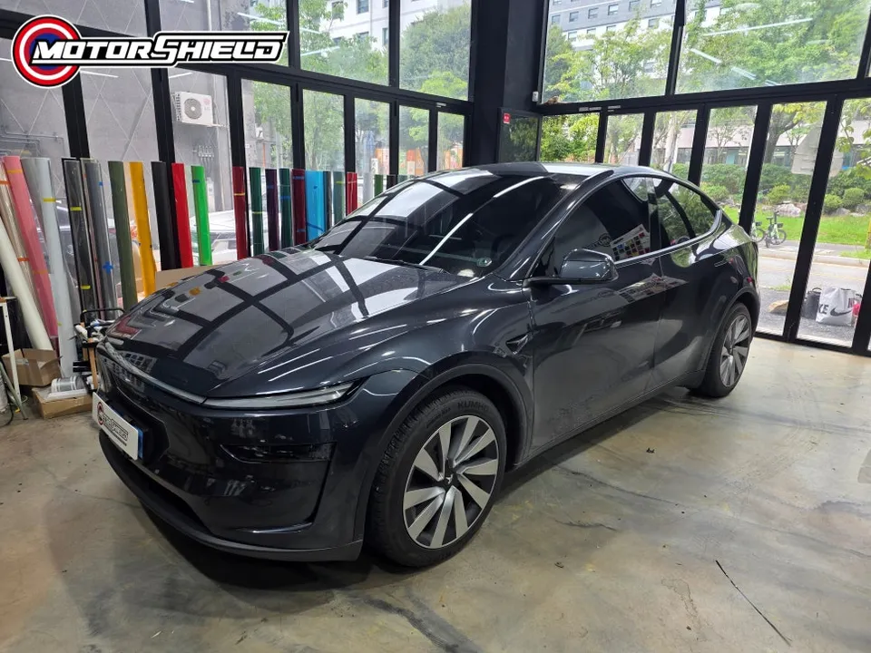 Tesla Model Yのカーラッピング事例|費用目安・仕上がり 施工写真 1-1