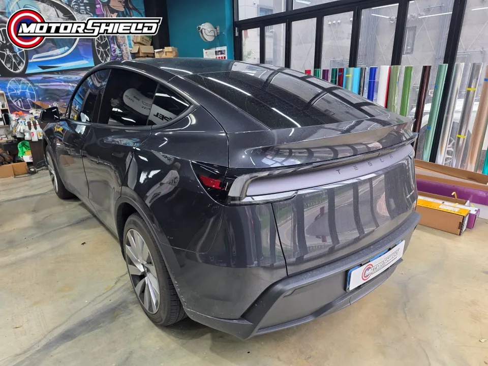 Tesla Model Yのカーラッピング事例|費用目安・仕上がり 施工写真 3-1