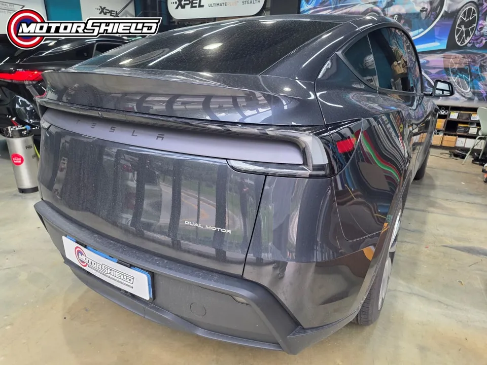 Tesla Model Yのカーラッピング事例|費用目安・仕上がり 施工写真 2-2