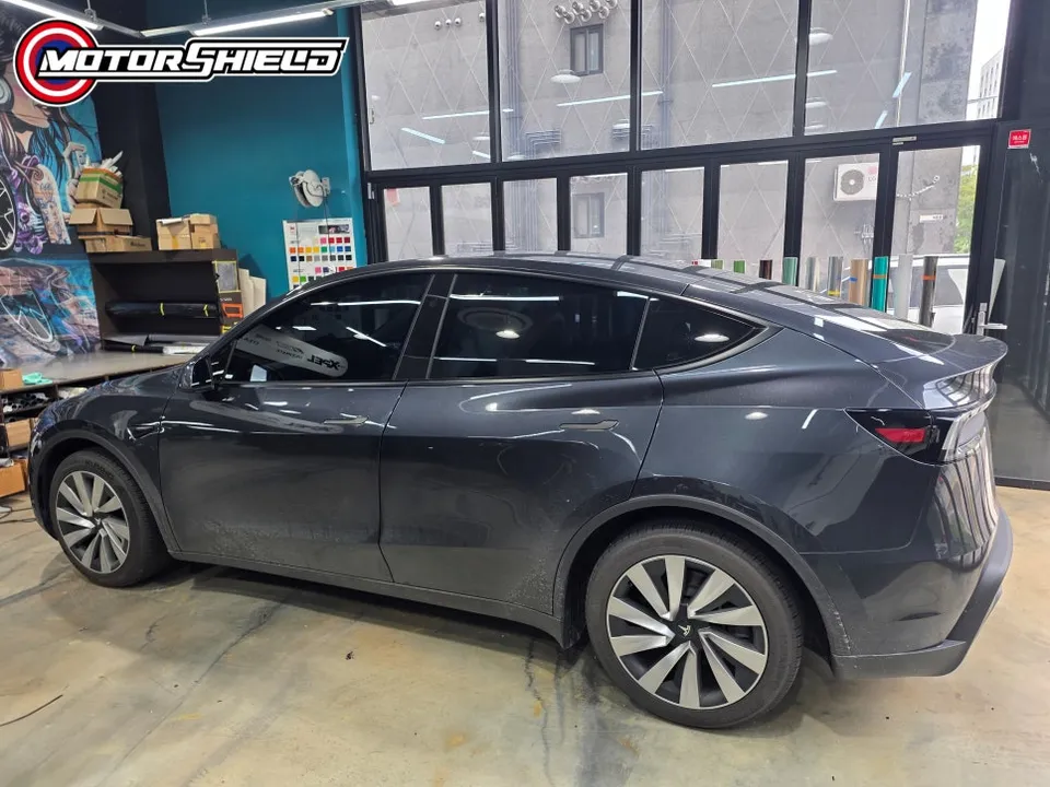 Tesla Model Yのカーラッピング事例|費用目安・仕上がり 施工写真 3-2