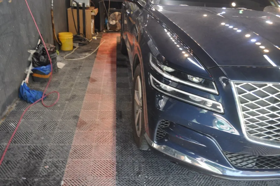 Genesis GV80のガラスコーティング事例 施工写真 4-1