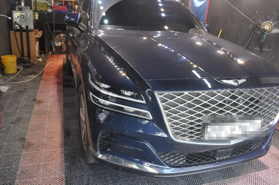 Genesis GV80のガラスコーティング事例 施工写真 1-2