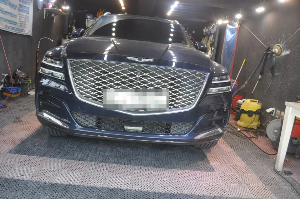 Genesis GV80のガラスコーティング事例 施工写真 2-2