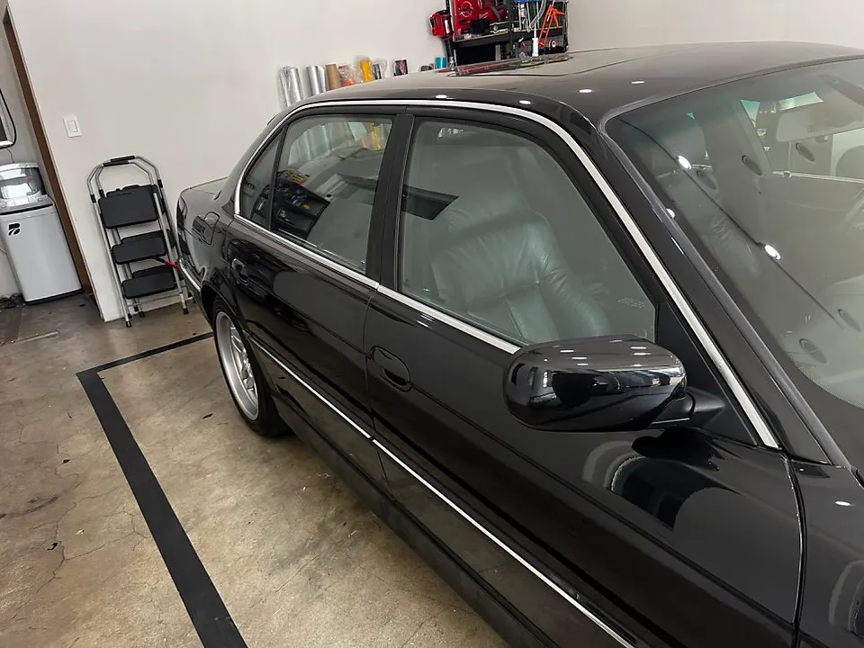 BMW 7 Seriesのカーラッピング事例|費用目安・仕上がり 施工写真 3-1