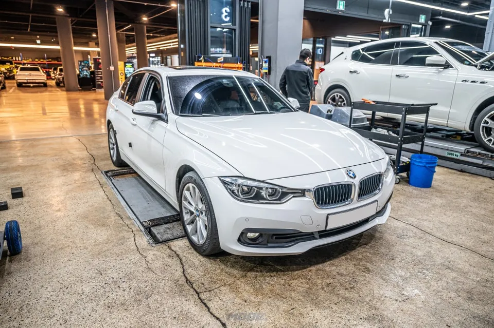BMW 3 Series Ambient Lighting Review — Cost & Results photo 1