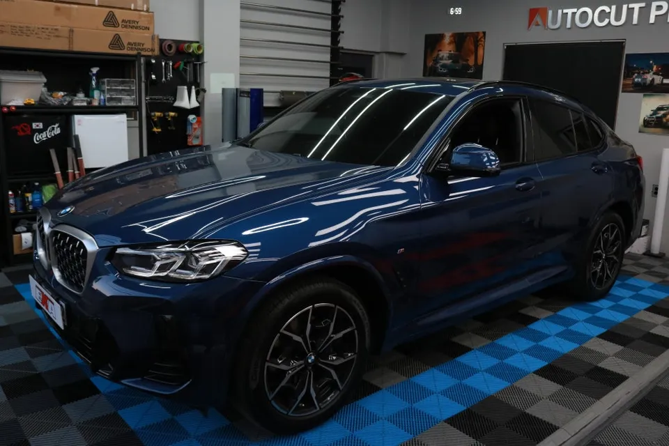 BMW X4 vinyl wrap installation result
