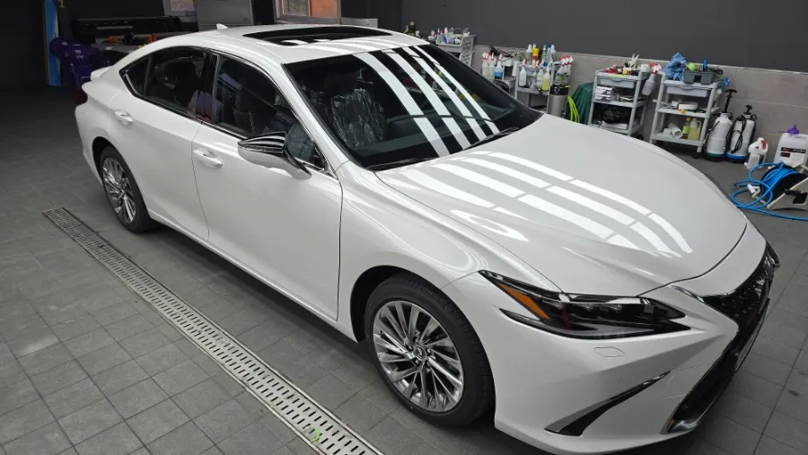Lexus ESのカーフィルム施工事例｜費用目安と仕上がり 施工写真 2