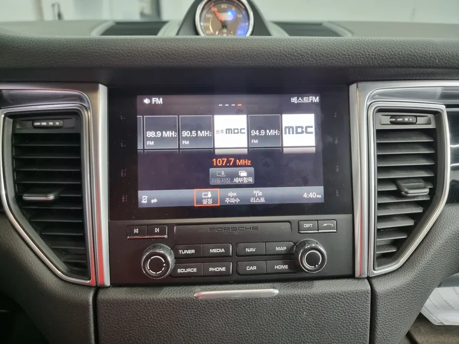 Porsche Macan Android Head Unit Review — CarPlay Upgrade Before