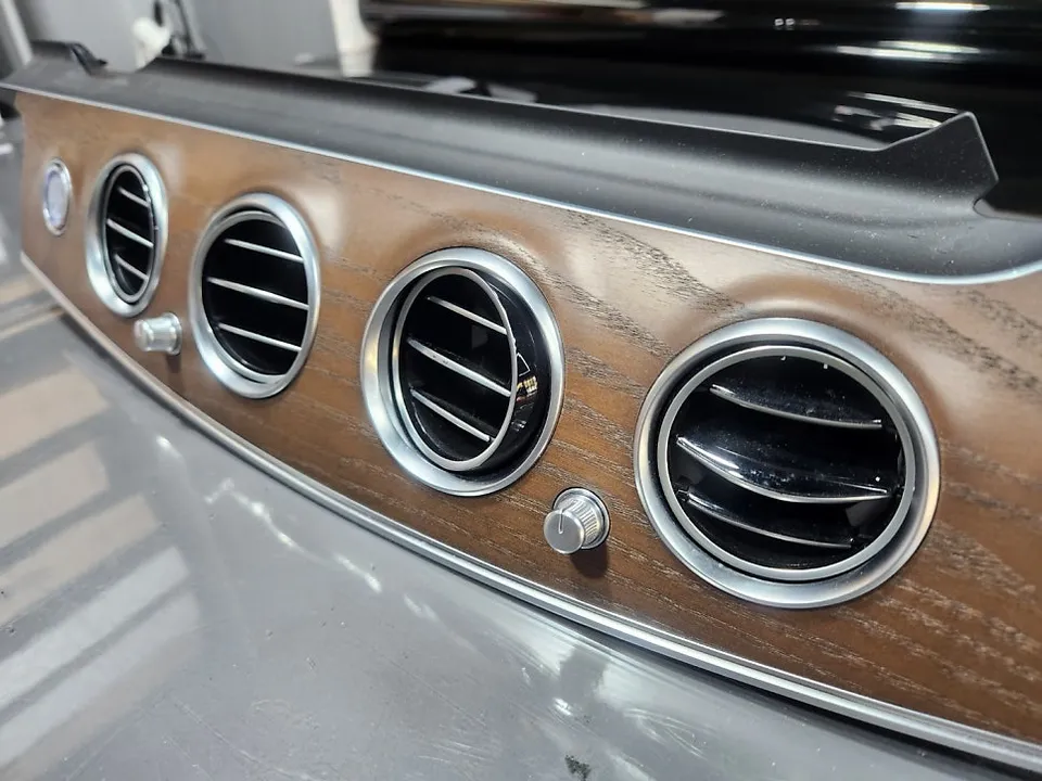 Mercedes-Benz E-Class ambient lighting - Mercedes-Benz E-Class Ambient Lighting Review — Enhanced Luxury photo 3