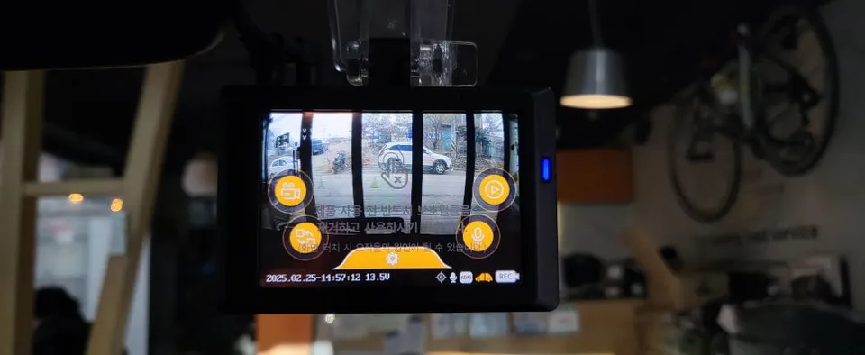 Chevrolet Trax Crossoverのドライブレコーダー取付事例 施工写真 3-1