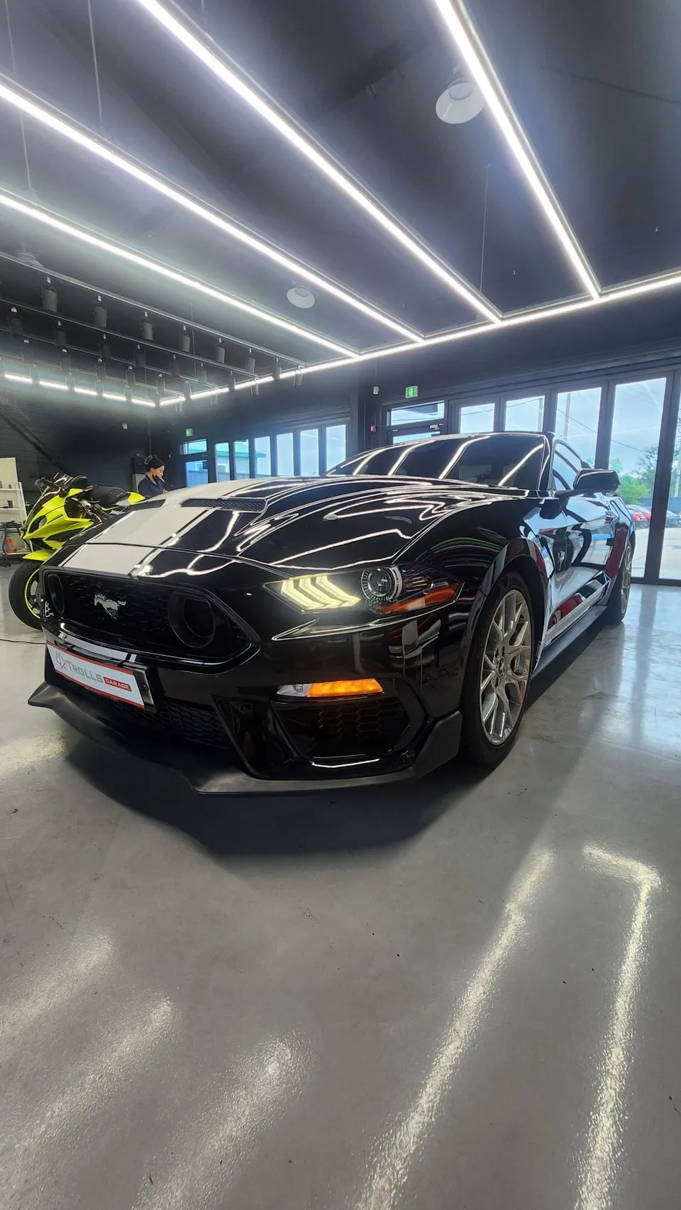 Ford Mustangのカーラッピング事例|費用目安・仕上がり 施工写真 3-3
