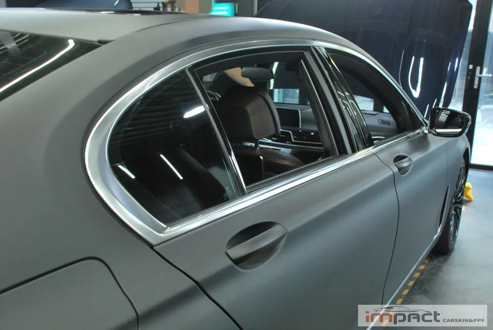 BMW 7 Seriesのカーラッピング事例|クロームブラック化 施工写真 3-1