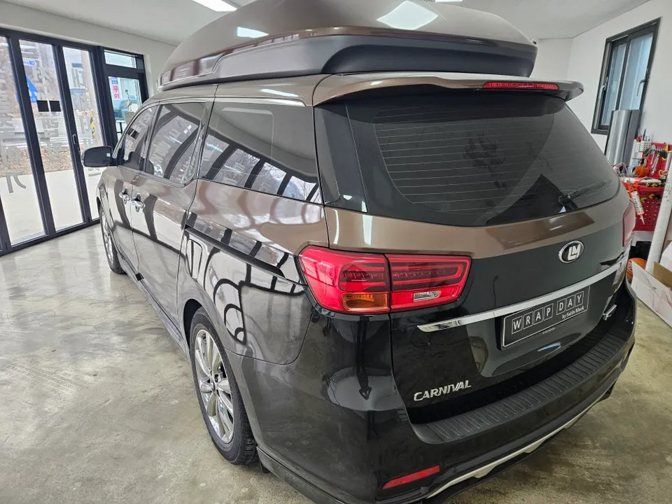 Kia Carnival vinyl wrap - Kia Carnival Vinyl Wrap Removal Review — Clean Finish photo 4