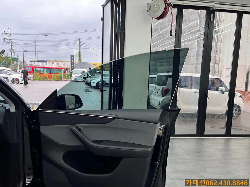 Tesla Juniper window tinting - Tesla Juniper Window Tinting Review — Heat Rejection Film photo 4