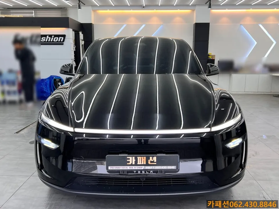Tesla Juniperのカーフィルム施工事例 施工写真 1-2