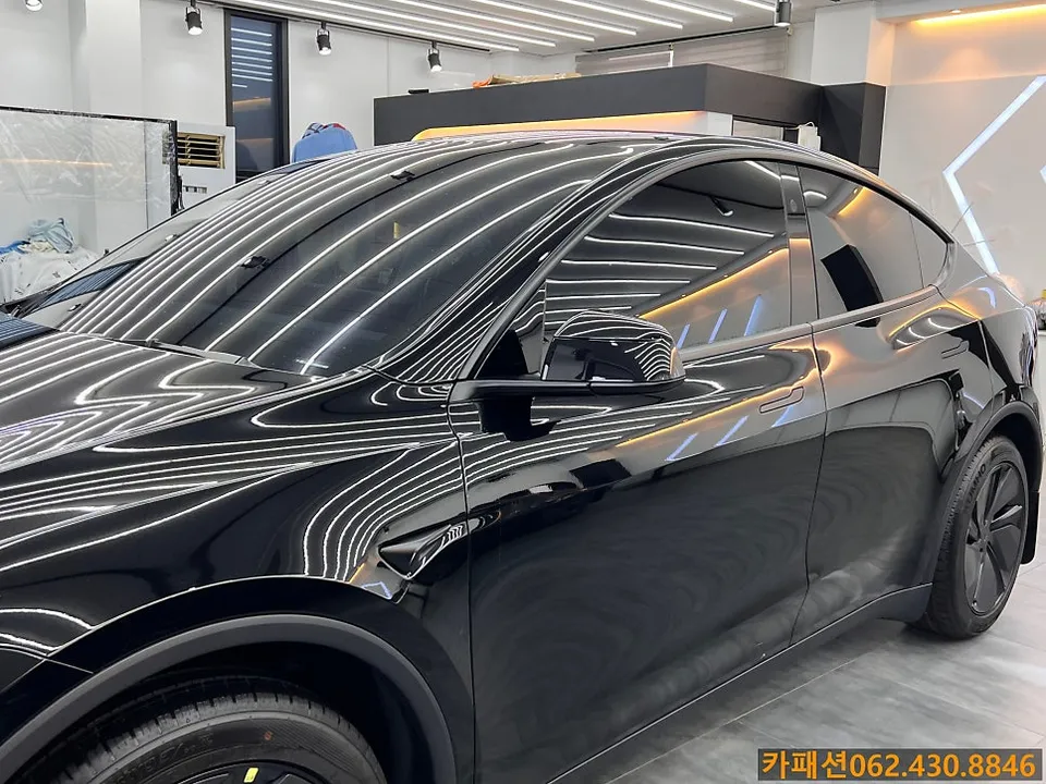 Tesla Juniperのカーフィルム施工事例 施工写真 4-2