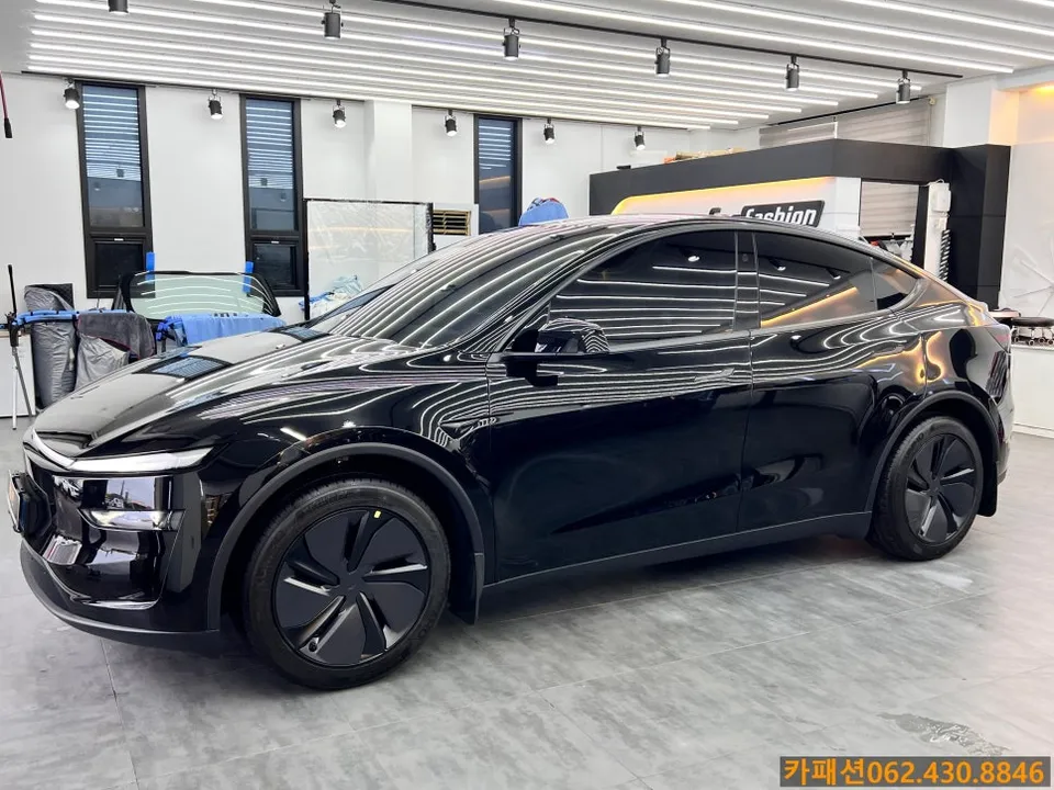 Tesla Juniperのカーフィルム施工事例 施工写真 1-3