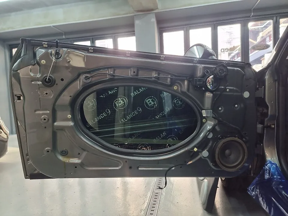 BMW MINI Cooper car audio - BMW MINI Cooper Car Audio Upgrade Review photo 4