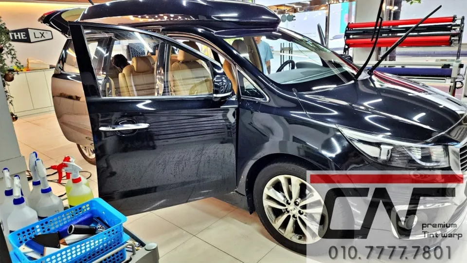 Kia Carnival Hi-Limousineのカーフィルム施工事例|費用目安・仕上がり 施工写真 1-2