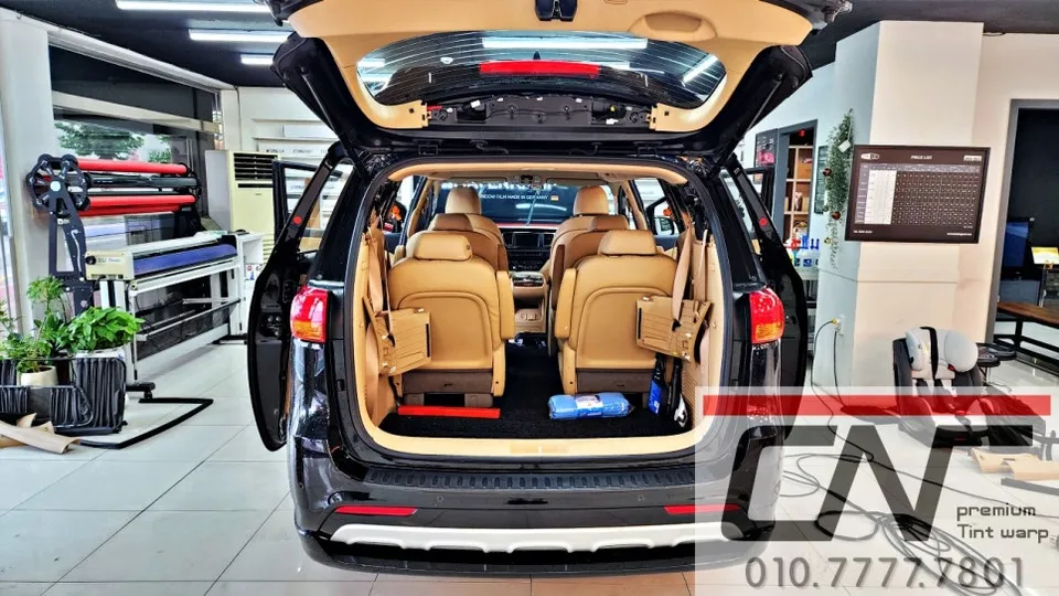Kia Carnival Hi-Limousineのカーフィルム施工事例|費用目安・仕上がり 施工写真 3-2