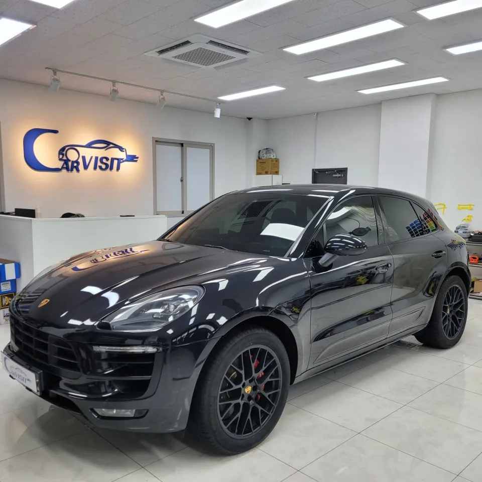 Porsche Macanのカーラッピング事例 施工写真 2