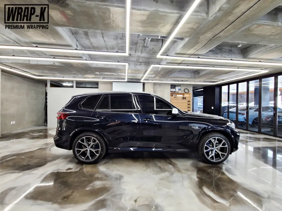BMW X5 vinyl wrap - BMW X5 Vinyl Wrap Review: Blackout Transformation photo 3