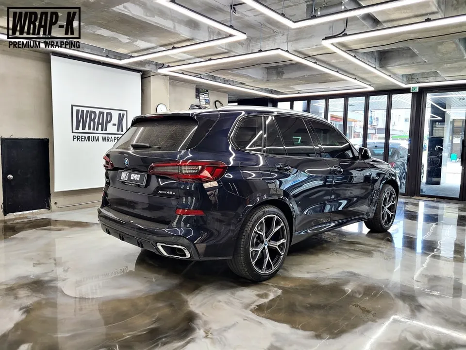 BMW X5 vinyl wrap - BMW X5 Vinyl Wrap Review: Blackout Transformation photo 4