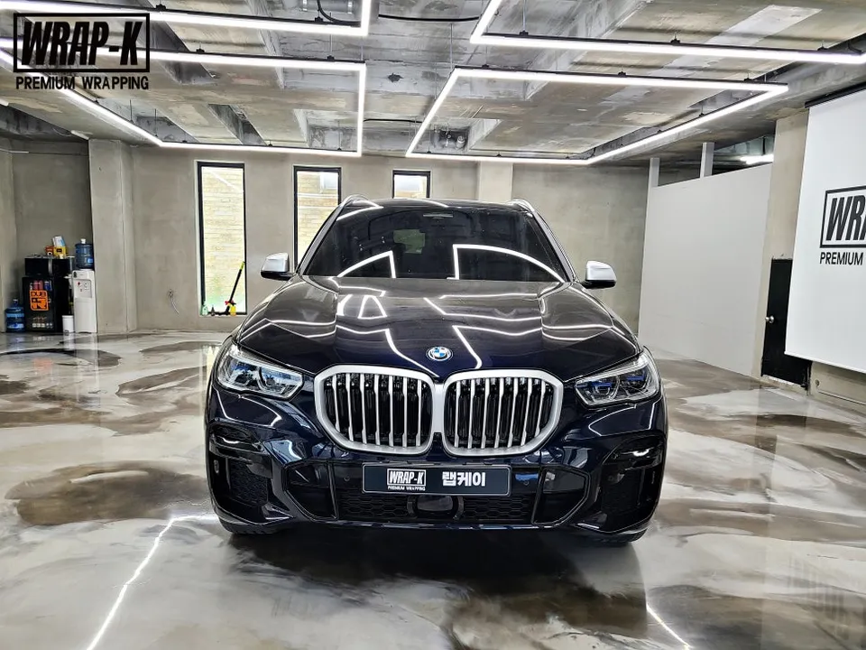 BMW X5 vinyl wrap - BMW X5 Vinyl Wrap Review: Blackout Transformation photo 5