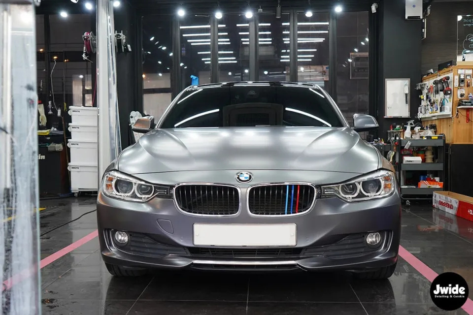 BMW 3 SeriesのPPF施工事例｜サテンダークグレーの仕上がり 施工写真 3-1
