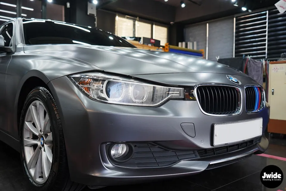 BMW 3 SeriesのPPF施工事例｜サテンダークグレーの仕上がり 施工写真 2-2