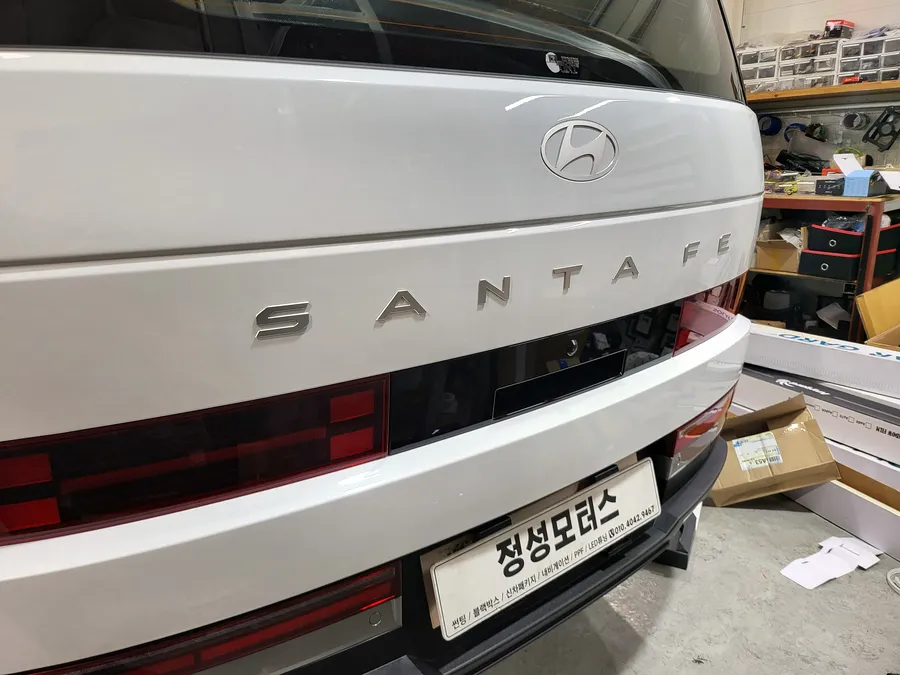 Hyundai Santa Fe MX5 body kit - Hyundai Santa Fe MX5 Body Kit Review: Black Ink Emblem Upgrade photo 3