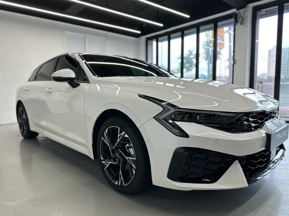 Kia K5 vinyl wrap - Kia K5 Chrome Delete Vinyl Wrap Review - Black & White Style photo 4