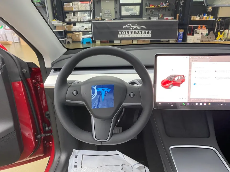 Tesla Y RWD steering wheel - Tesla Y Custom Steering Wheel Upgrade Review photo 3