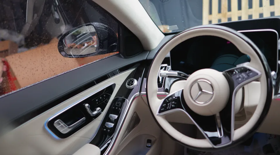 Mercedes-Benz S580 W223 interior customization - Mercedes-Benz S580 Interior Piano Trim Upgrade Review photo 3