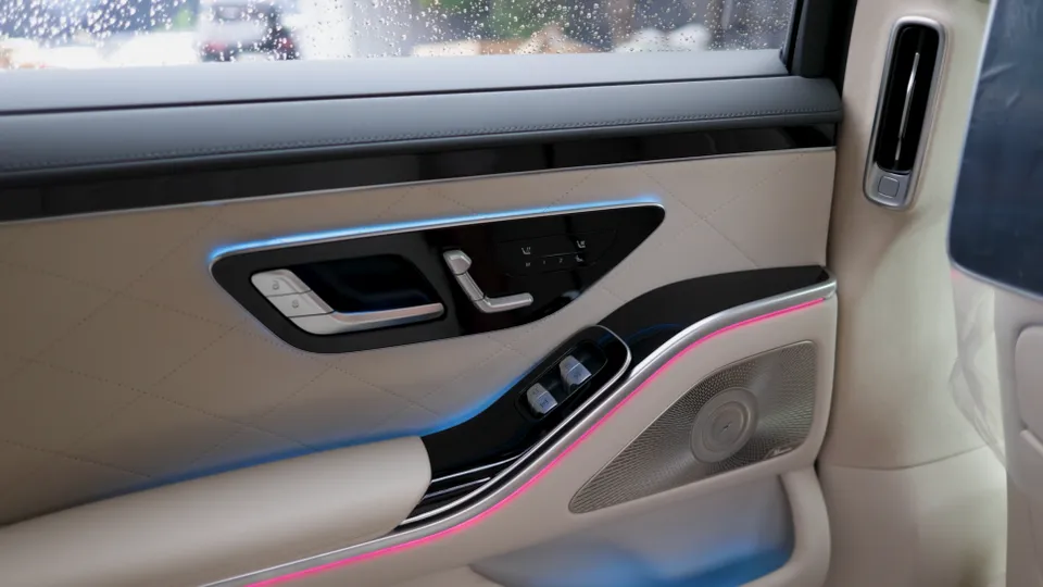 Mercedes-Benz S580 W223 interior customization - Mercedes-Benz S580 Interior Piano Trim Upgrade Review photo 4