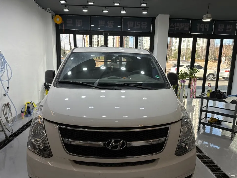 Hyundai Starexのカーフィルム施工事例｜費用目安・仕上がり 施工写真 1-1