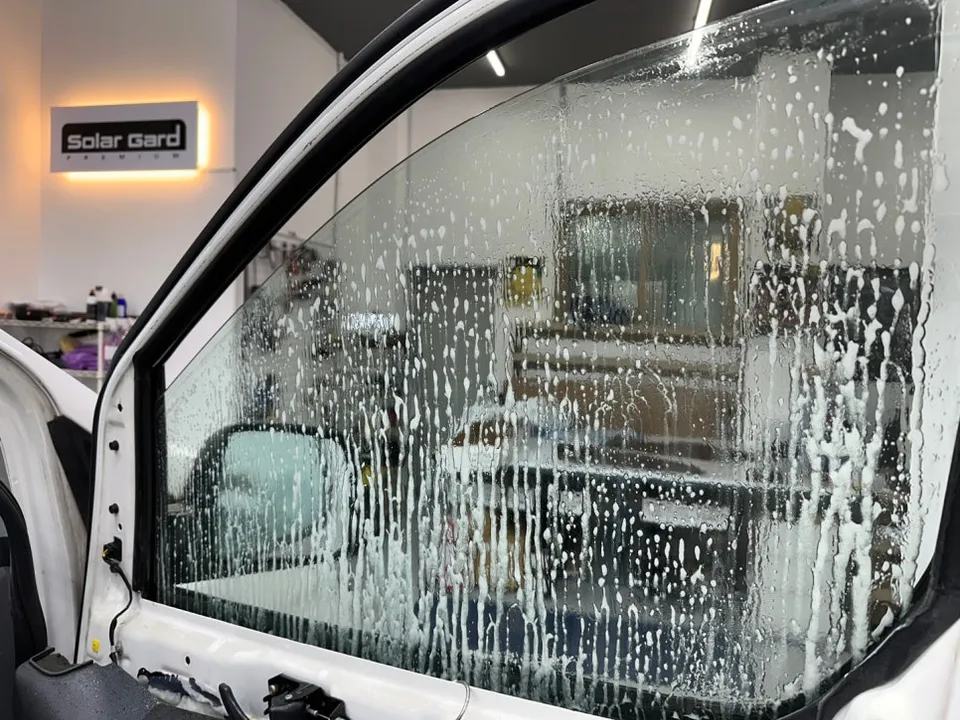 Hyundai Starexのカーフィルム施工事例｜費用目安・仕上がり 施工写真 1-3