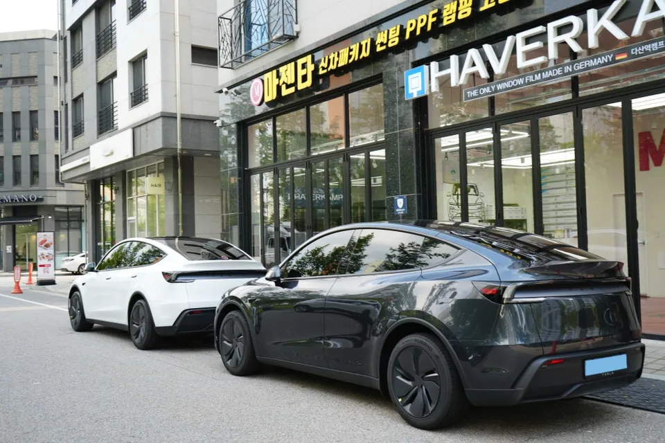 Tesla Model Y window tinting - Tesla Model Y Window Tinting Review — Enhanced Comfort & Style photo 3