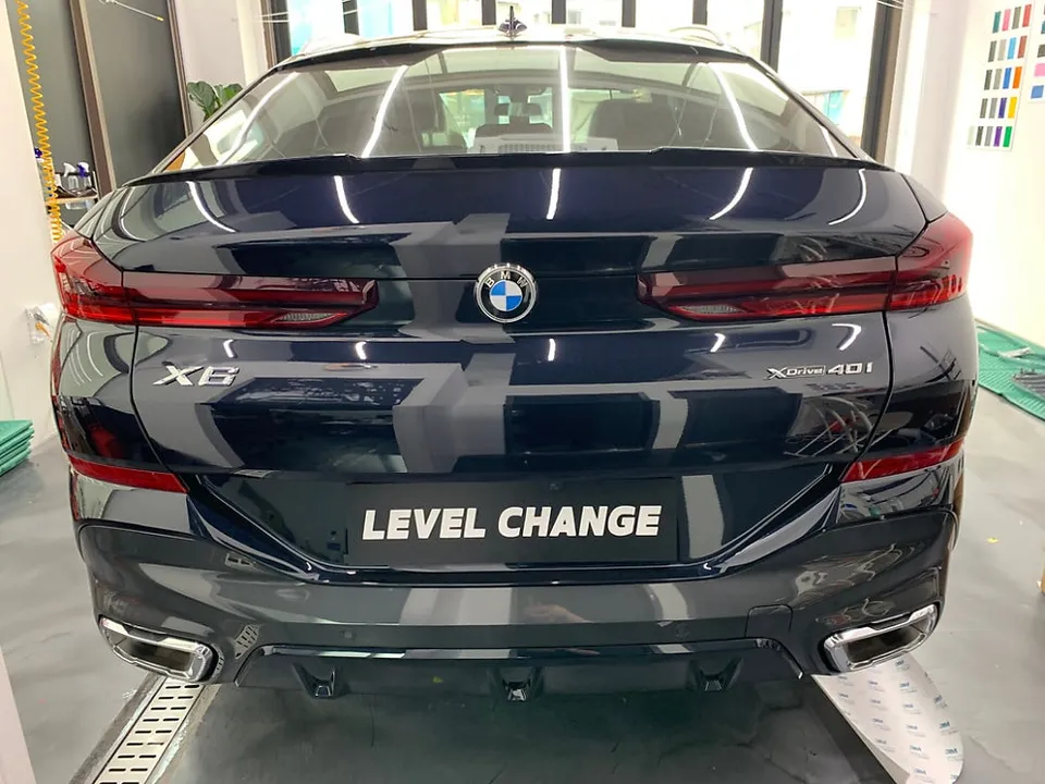 BMW X6のカーラッピング事例|クロームパーツのブラックアウト 施工写真 2-1
