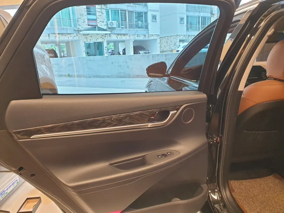 Hyundai Grandeur IG oem options - Hyundai Grandeur IG Rear Smart Exterior Handle Upgrade Review photo 3