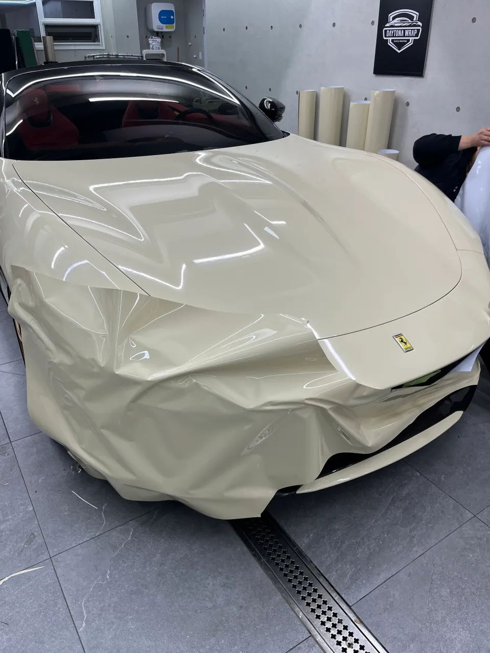 Ferrari Romaのカーラッピング事例 施工写真 6