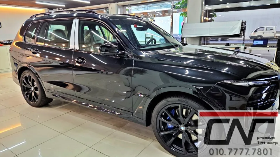 BMW X7のカーフィルム施工事例 施工写真 2