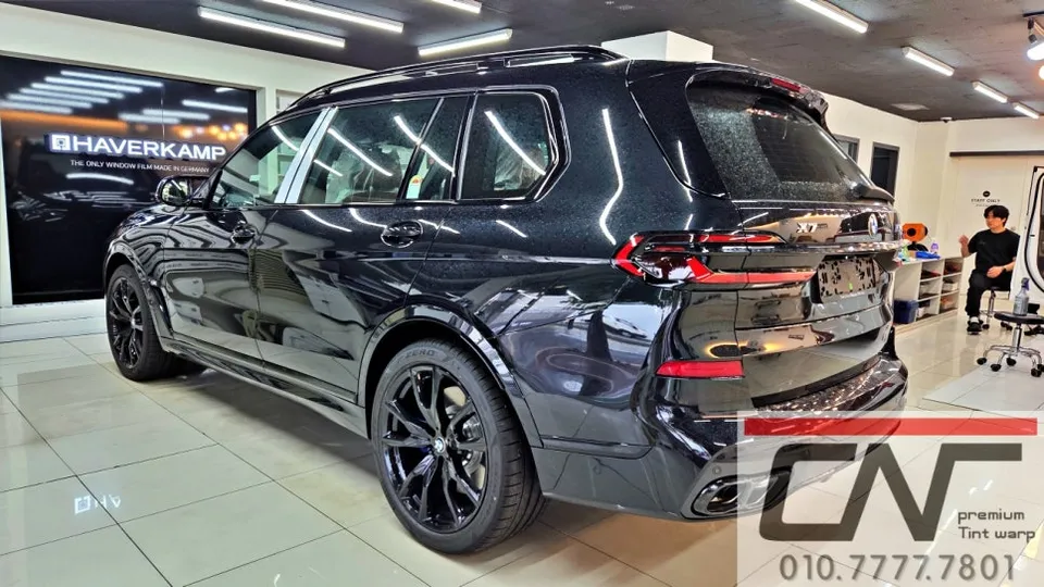BMW X7のカーフィルム施工事例 施工写真 4
