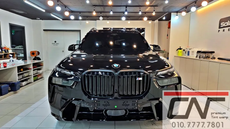 BMW X7のカーフィルム施工事例 施工写真 6