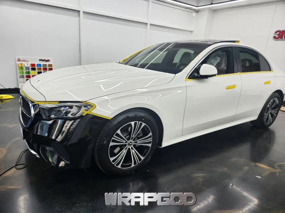 Mercedes-Benz Eクラスのカーラッピング事例|費用目安・仕上がり 施工写真 1-3