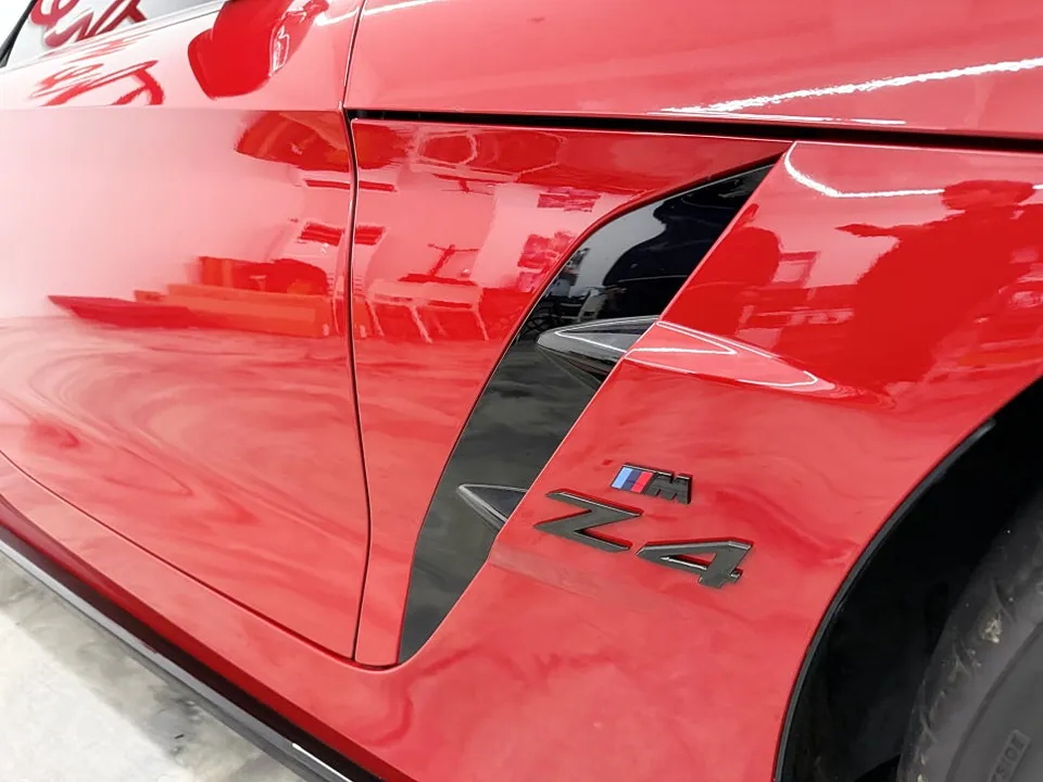 BMW Z4のカーラッピング事例|リアルカーボン調フィルム 施工写真 3-3